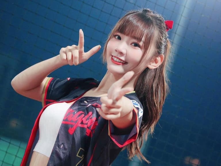 「啦啦隊小龍女」廖小映激似立委高嘉瑜爆紅！換季出清比基尼辣照！【野生抓正妹】