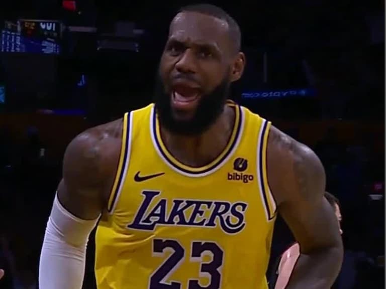 NBA／詹皇 LeBron James 後場「穿鞋」直衝禁區單手暴扣！狂轟 35 分率湖人擊敗快艇！