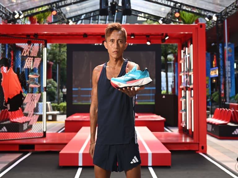 adidas 打造《ADIZERO RUNBASE 飆速跑者基地》決戰 2023 台北馬拉松!蔣介文上腳 ADIZERO 跑鞋號召跑友突破 PB!