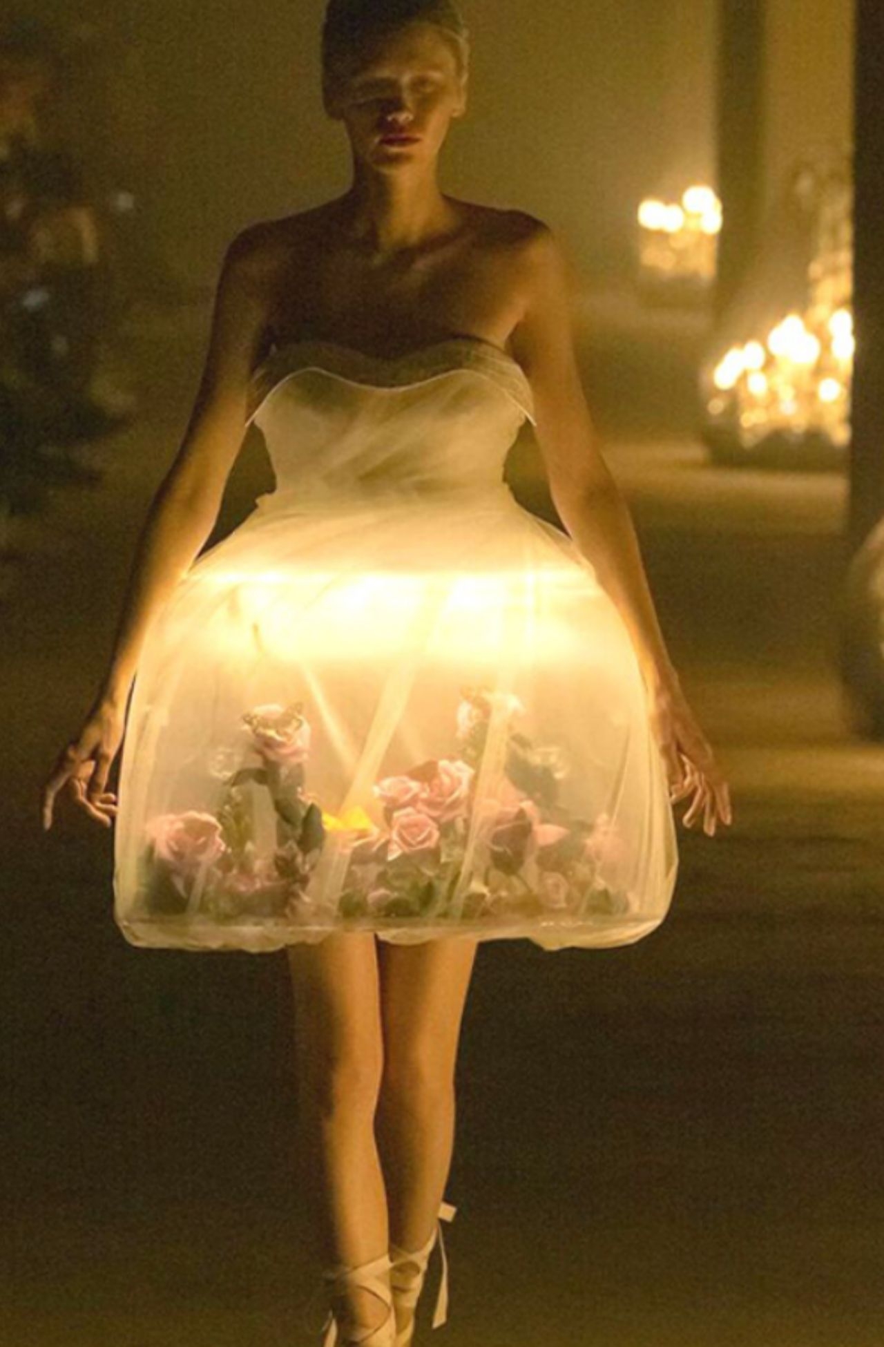 UNDERCOVER 推出一款「活體蝴蝶連身裙」而遭炎上引熱議！