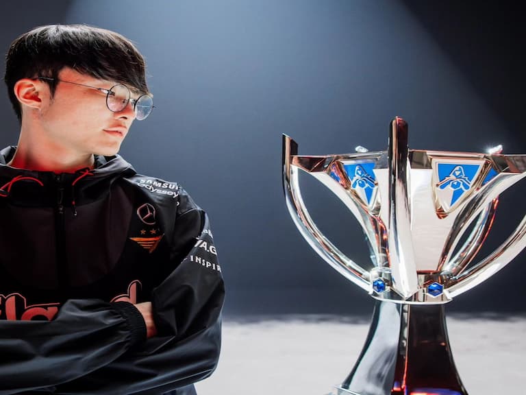 Faker 李相赫成為四冠王！T1 擊敗 WBG 贏得英雄聯盟世界大賽冠軍！