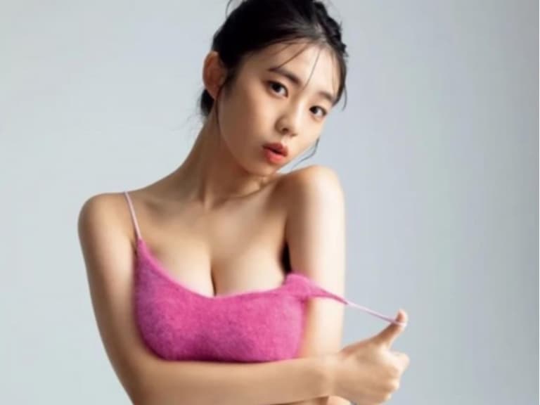 菊地姫奈高中未畢業就寫真出道！超兇身材曝光「令和完賣皇后」名不虛傳！【野生抓正妹】