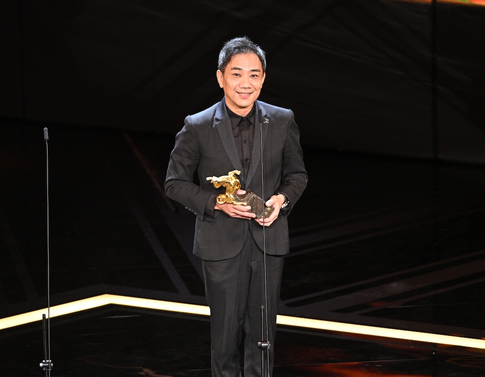 金馬 60 / 蕭雅全以《老狐狸》榮獲最佳導演獎！首次奪金馬獎致謝：沒有工作人員和演員的才華，導演是隱形的！