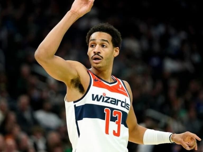NBA/Jordan Poole「超詭異出手」被蓋火鍋,球迷笑翻:「按錯投籃鍵嗎?」