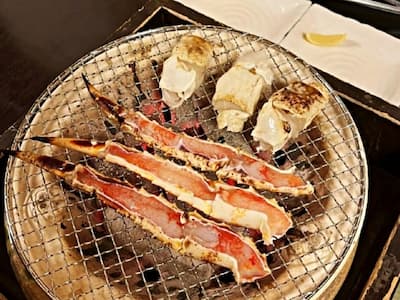 2025 北海道必吃美食推薦：冰雪之門、武田鮮魚店⋯超鮮美帝王蟹讓你大滿足！