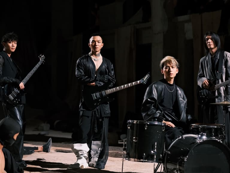傻子與白痴 Fool And Idiot  第三張專輯首波單曲〈遠慮〉MV 發布，主唱蔡維澤胸肌全都露！