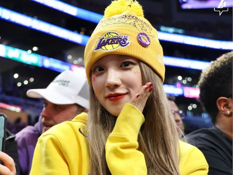 NBA／韓團 (G)I-DLE 成員宋雨琦向詹皇 LeBron James 告白！現身湖人主場吸引廣大球迷熱議！