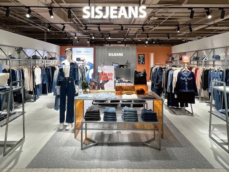 沉浸未來感風格!SISJEANS全新概念店正式插旗台中誠品生活480,一同窺探丹寧的時髦空間
