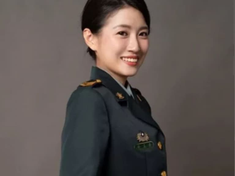 國軍最美女政戰士因清新顏值、甜美笑容爆紅,網友紛紛表示:想簽下去了!【野生抓正妹】