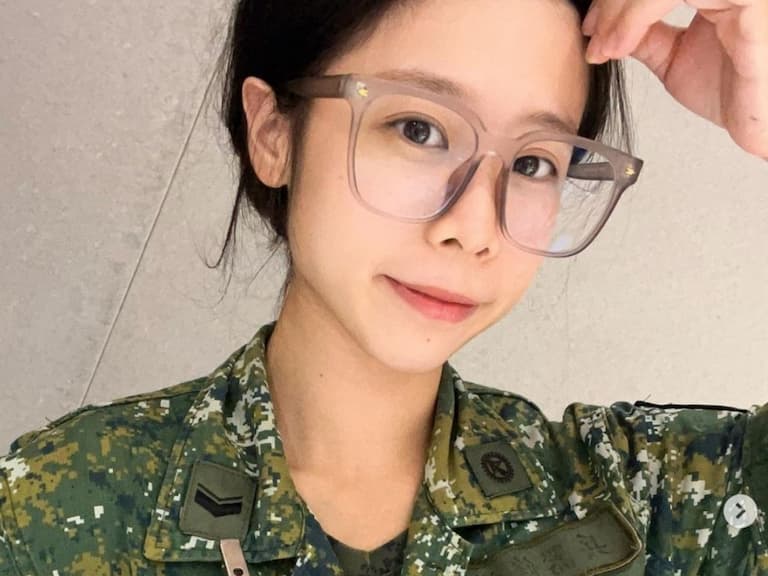 國軍正妹兵器修護士因火辣身材爆紅,IG 狂曬比基尼、小背心美照吸引近 6 萬粉絲追蹤!【野生抓正妹】