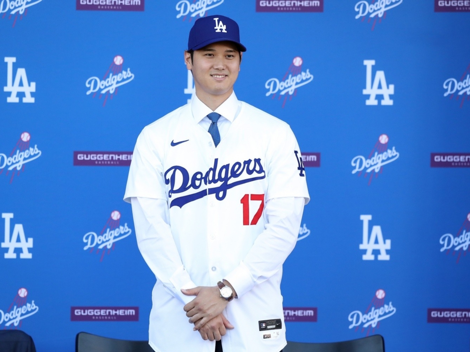 MLB／大谷翔平正式穿上洛杉磯道奇 17 號球衣！透露加盟關鍵：「我們都想贏冠軍！」