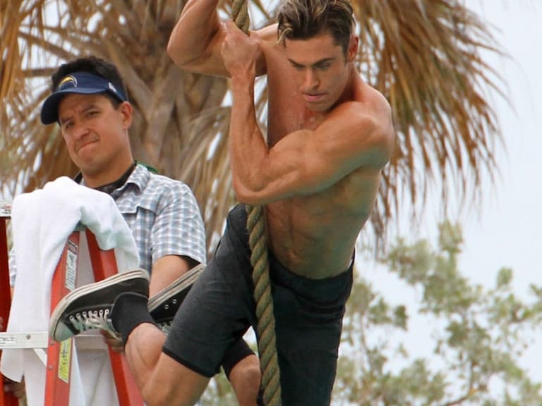 《非常家務事》柴克艾弗隆 Zac Efron 曝曾憂鬱症、長期失眠！為《海灘救護隊》瘋狂減脂、服用利尿劑！