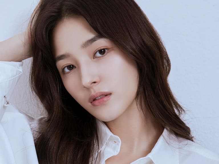 2023 世界最美臉孔 MOMOLAND Nancy 是誰?美韓混血、撞名 BIGBANG 成員⋯6 件事快認識!
