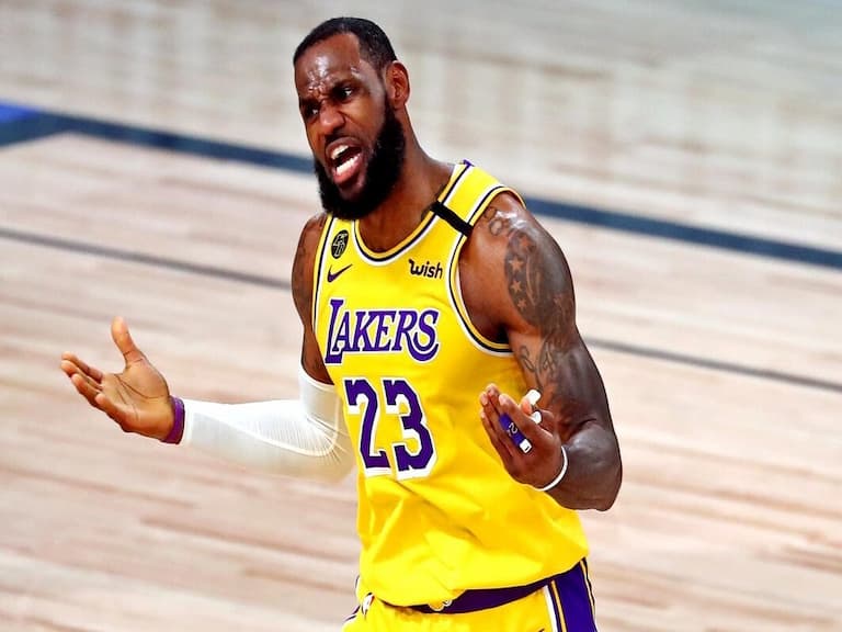 NBA／詹皇不滿裁判「踩線」關鍵判決，賽後怒發文：「超『棒』的生日禮物！」