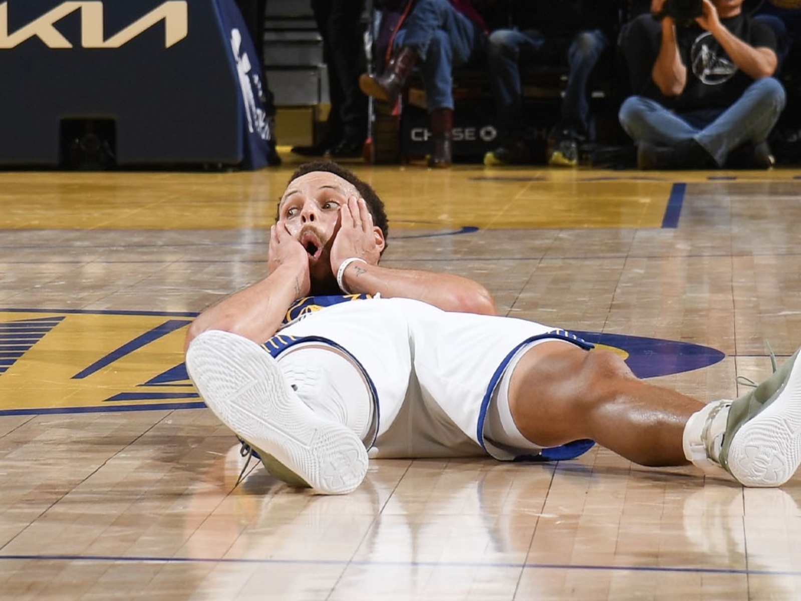 NBA／Stephen Curry 命中「四分打」故意重現世界名畫「吶喊」經典表情引網熱議！