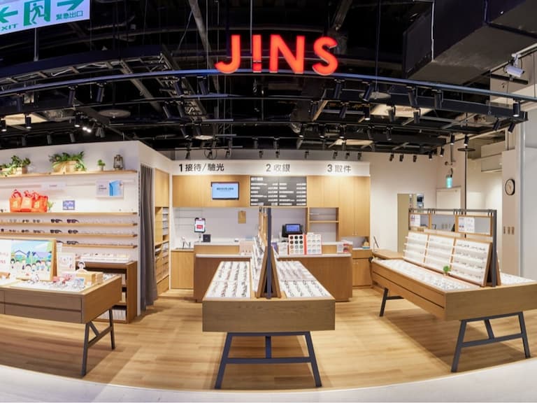 「百店計畫」新年第一波 JINS插旗台中大里，進駐大買家量眅店 ，為在地居民帶來全新配鏡體驗