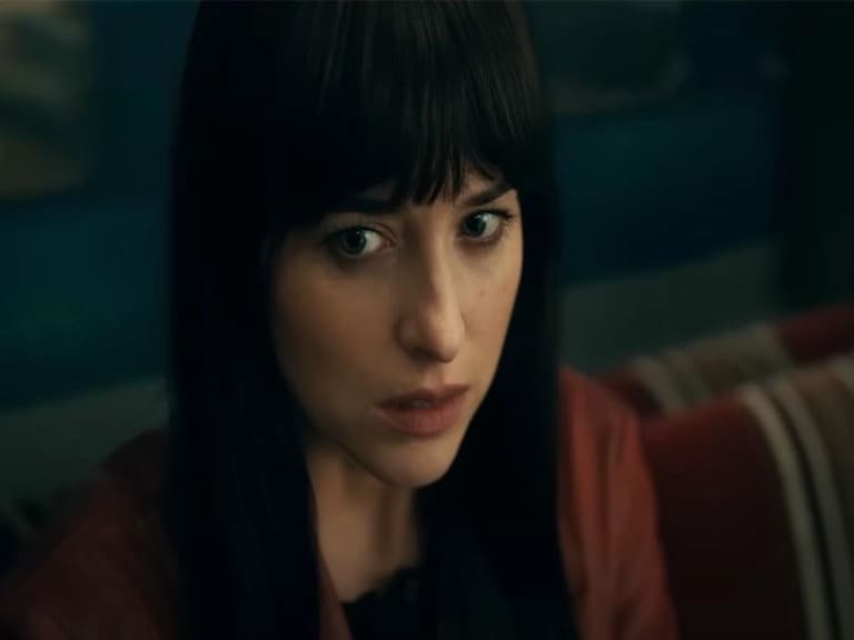 達珂塔強森 Dakota Johnson 演出索尼《蜘蛛夫人》，英雄造型引網酸：「蜘蛛夫人的五十道陰影？」