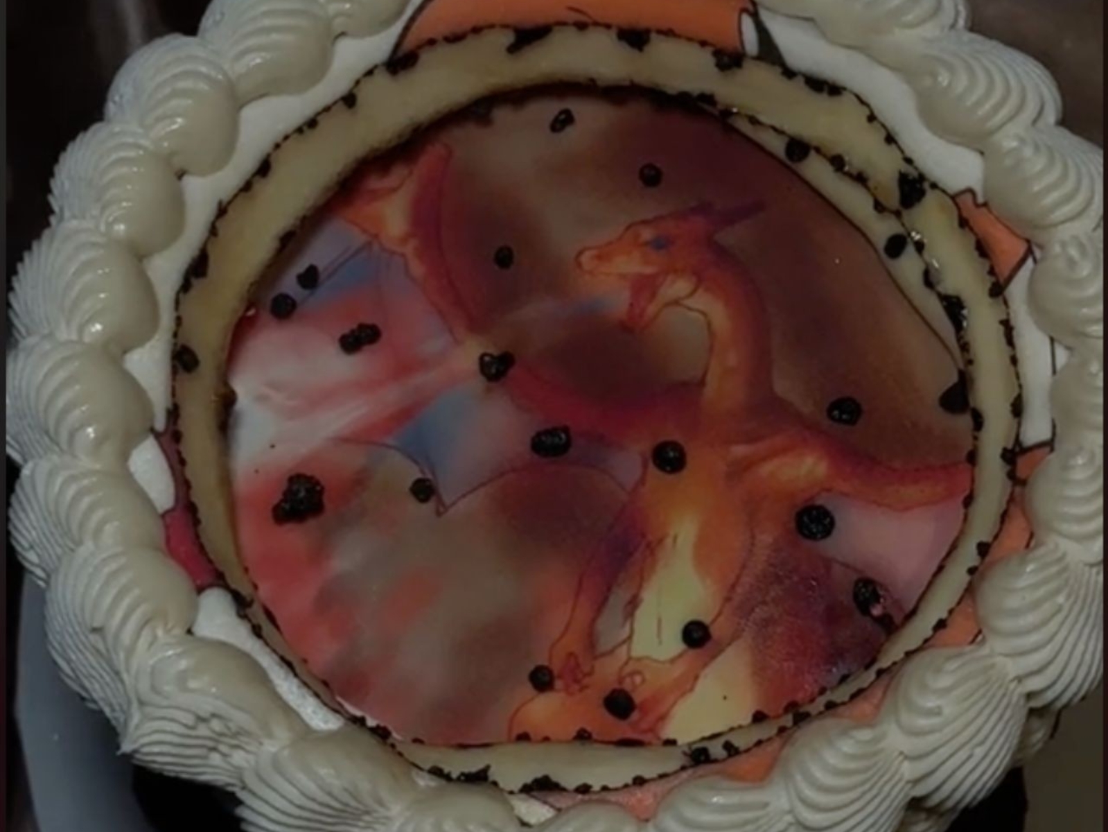 超猛烘培師製作《小火龍》進化史「燃燒蛋糕」，短短 30 秒影片吸引近四千萬觀看！