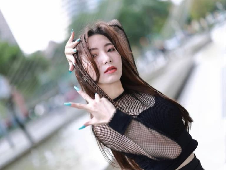 立法院正妹因神似啦啦隊女神林襄爆紅，你各位想要的 IG 也神到啦！【野生抓正妹】