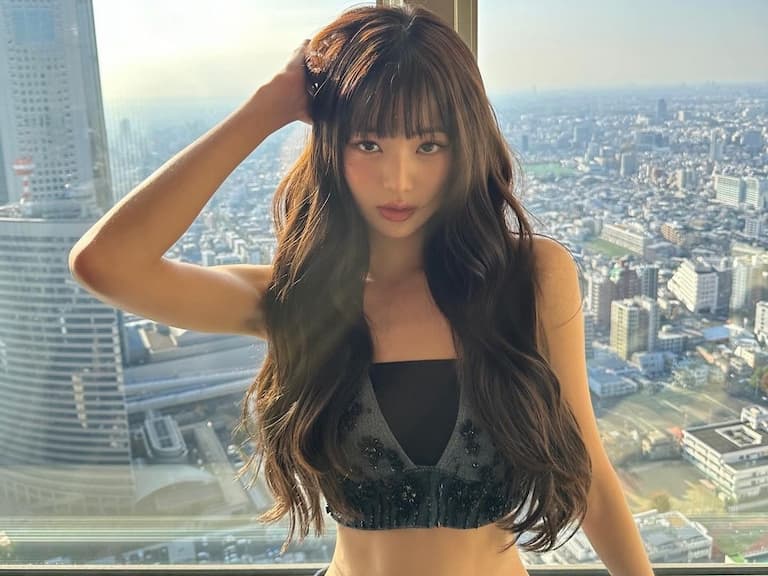 IVE 張員瑛曬甜美自拍！手骨清晰可見引網驚：「這是 X 光照嗎？」