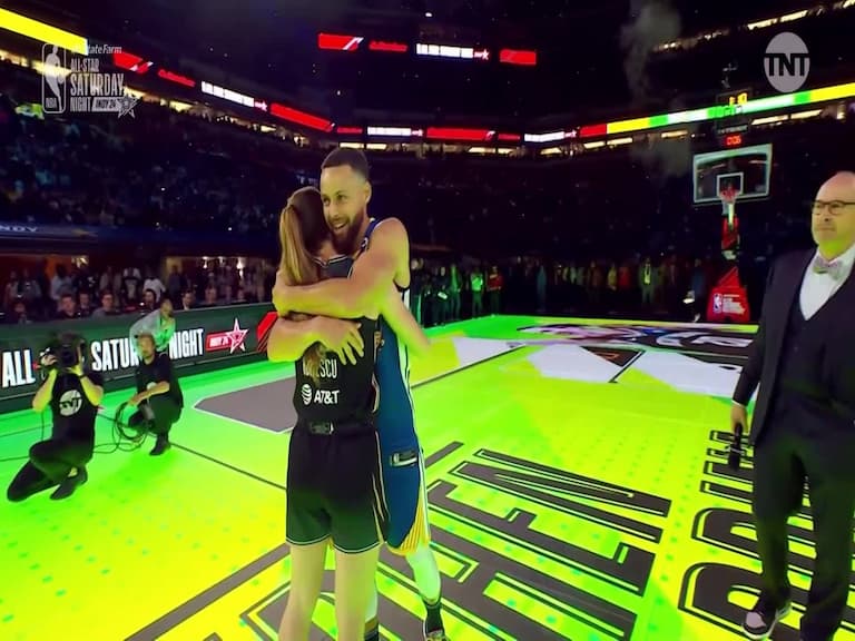 NBA／Stephen Curry 擊敗 Sabrina Ionescu 奪三分球大賽冠軍！