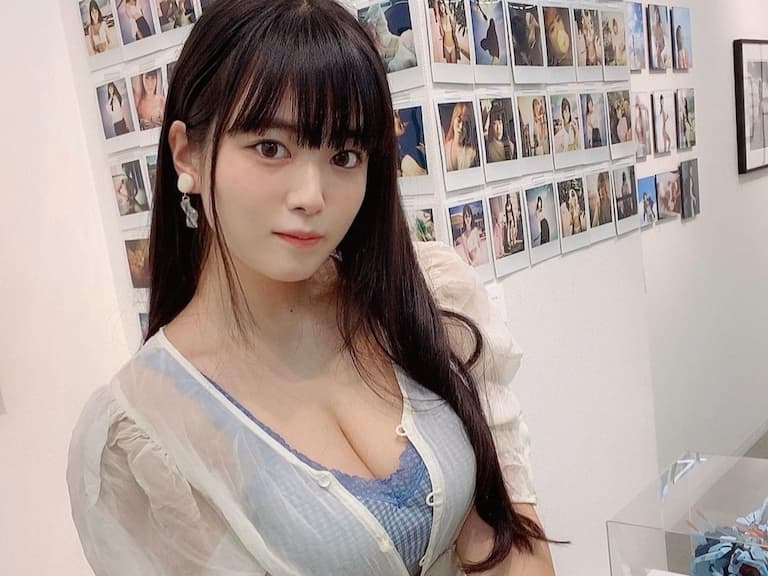 「日本鋼彈女王」東雲海泡湯辣曬重量級惹火身材！「泳裝吸水猛滑落」吸萬人狂看！【野生抓正妹】