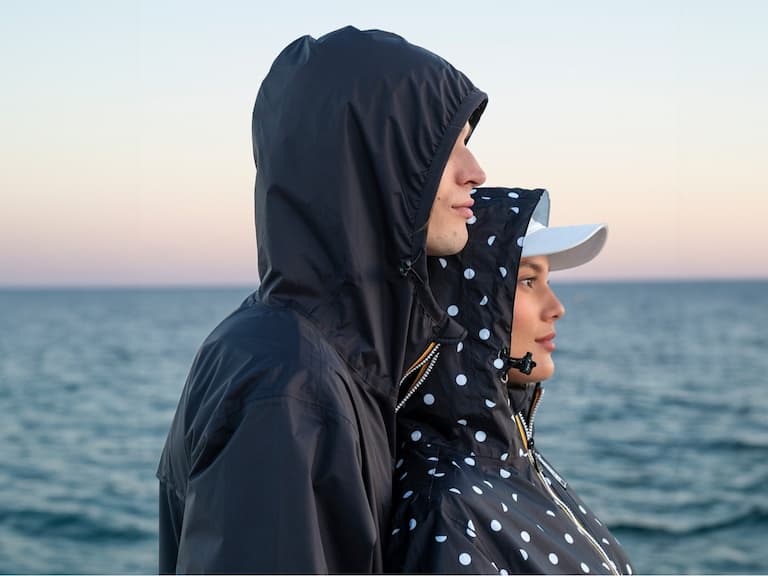 K-Way X Agnès b.聯名系列， 標誌圖樣打造最春夏最潮風雨衣