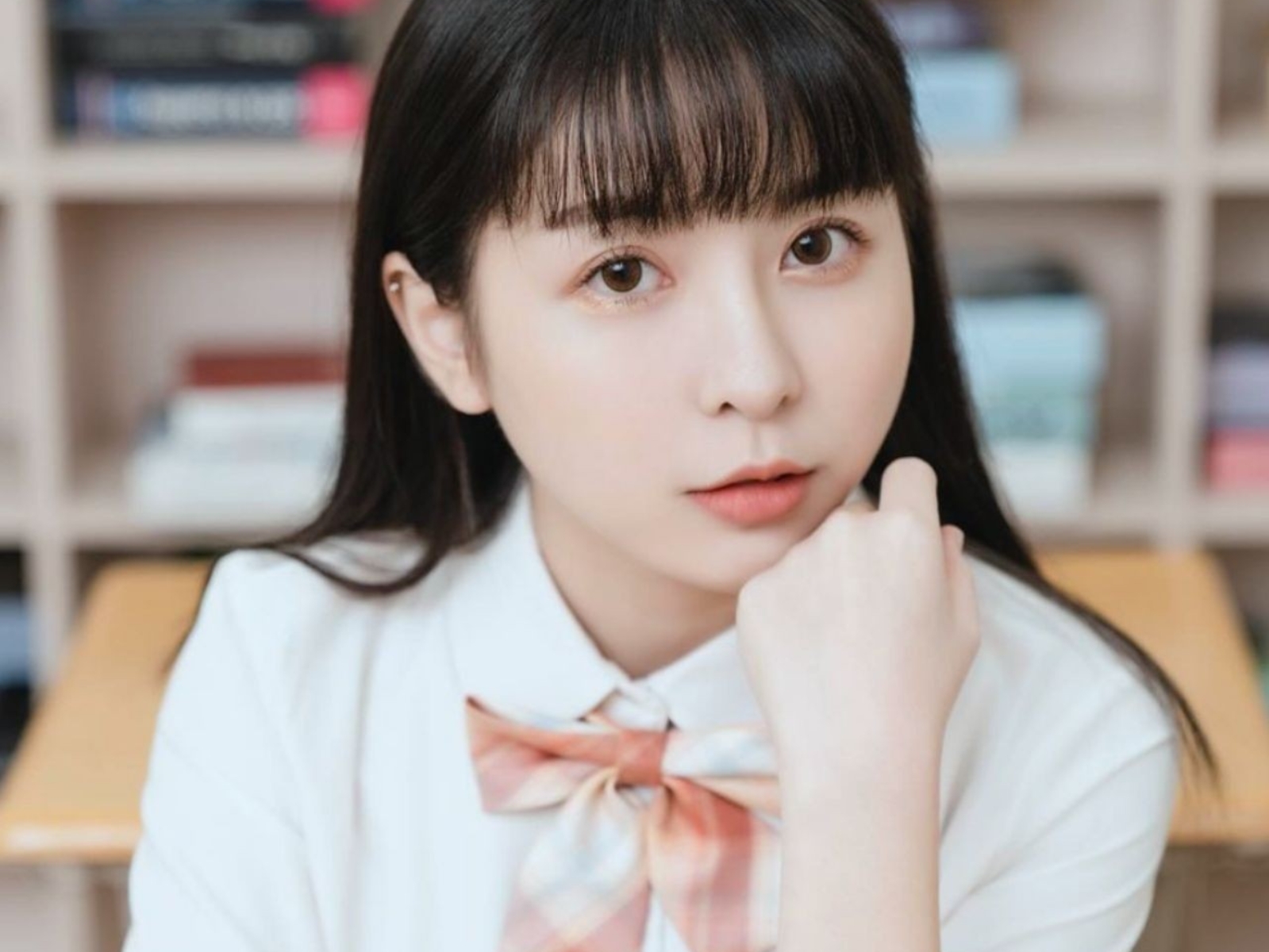 台灣女優 Tiny 「田井虹」因片商流出毛片、拖款片酬不爽，直接發文開嗆「不被尊重」！