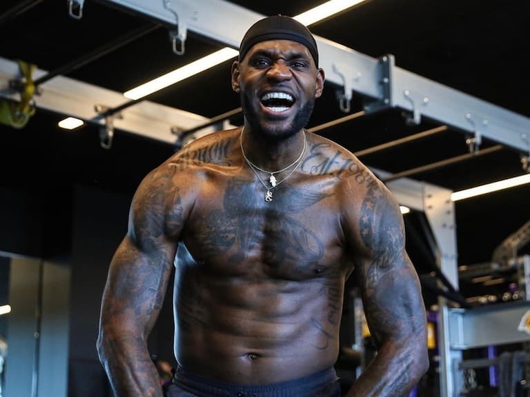 揭開 NBA 詹皇「超狂自律生活」:每年砸 4 千萬保養身體、不吃紅肉、不搞緋聞!