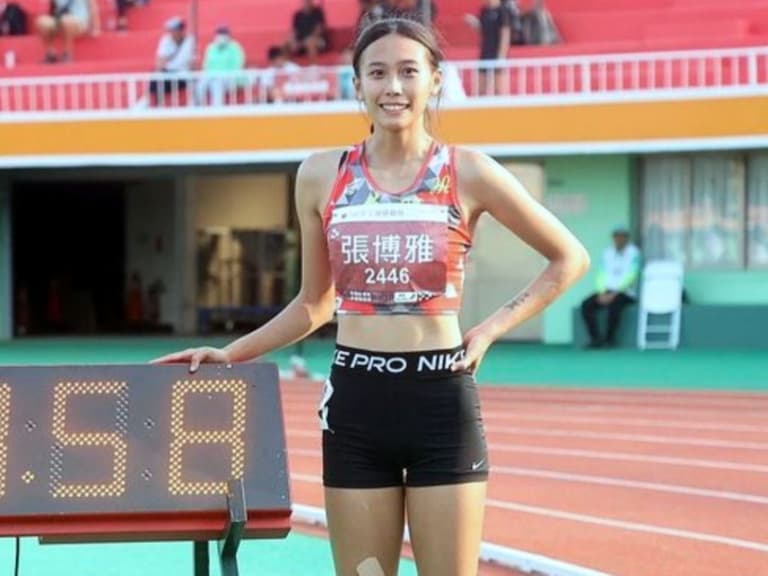 「跨欄正妹」張博雅因甜美外型引關注，不只場上表現亮眼、私著穿搭也很吸睛！【野生抓正妹】