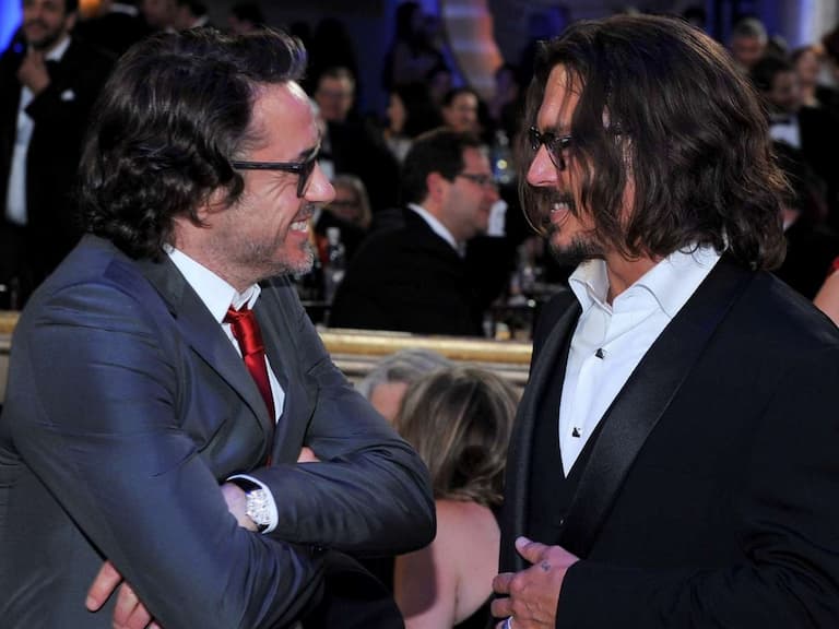 強尼戴普 Johnny Depp 發文祝小勞勃道尼 Robert Downey Jr. 獲獎!遭眼尖網友發現照片是 P的挨酸:「想蹭話題?」