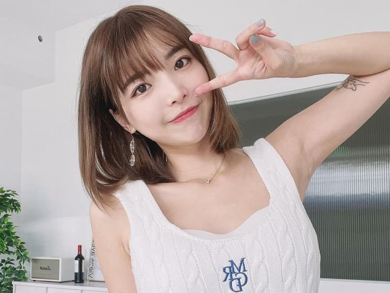 YouTuber「一隻阿圓」馬爾地夫大解放!比基尼大秀火辣曲線喊:「不管了!」【野生抓正妹】