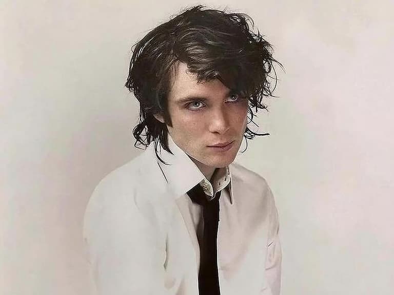 席尼墨菲 Cillian Murphy 昔日雜誌舊照遭扒！網友驚呼：「到底在 emo 什麼？」