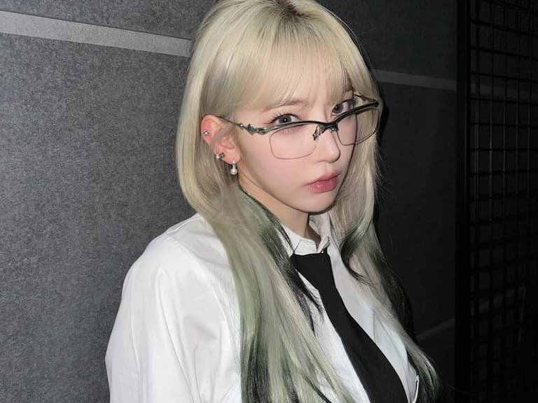 無框眼鏡挑選技巧大公開！跟著 BLACKPINK、LE SSERAFIM、NewJeans⋯當「時尚書呆子」！