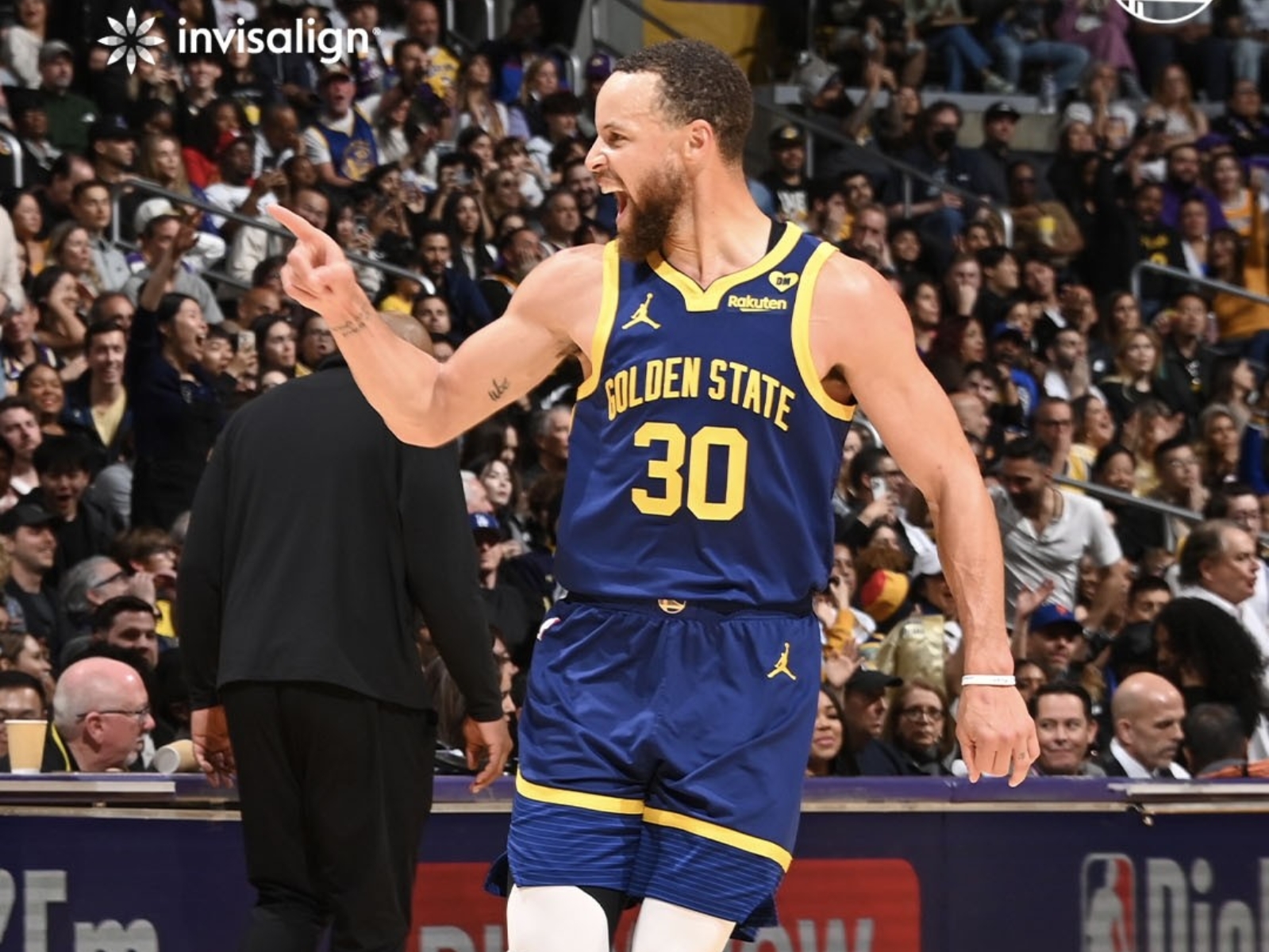 NBA／Stephen Curry 四分打霸氣嗆 D'Angelo Russell：「滾上場啊你這個懦夫！」