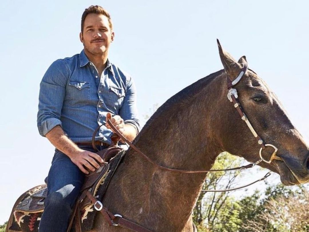 「星爵」克里斯普瑞特 Chris Pratt 度假騎馬差點釀悲劇！頭在馬屁股彈起：「我以為我要死了！」