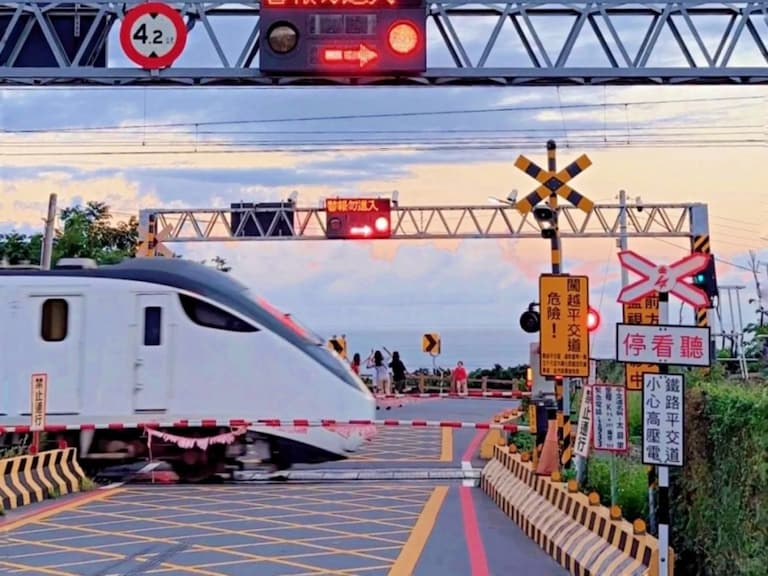 2025 台灣 10 個「偽動漫場景」景點推薦:崎頂車站、白水湖壽島⋯主角們彷彿就在身邊!