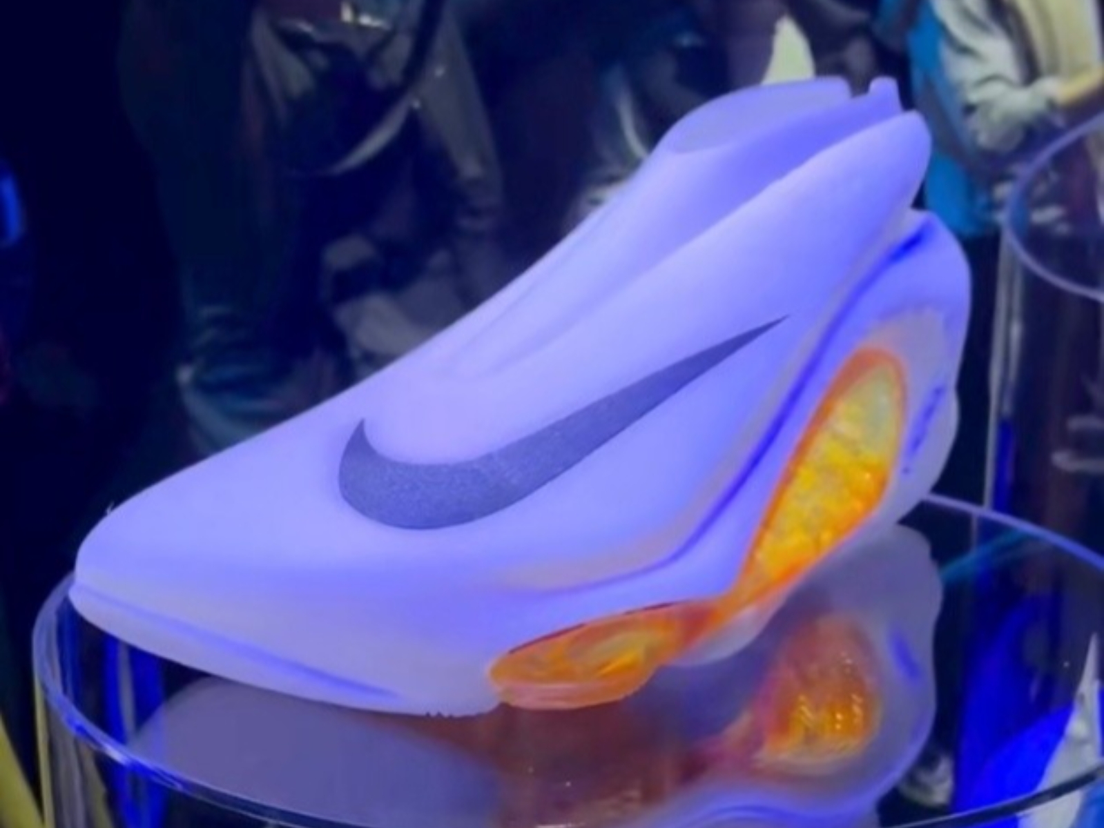 Victor Wembanyama 首雙 Nike 簽名鞋原型正式曝光，網友驚「根本外星太空飛船！」