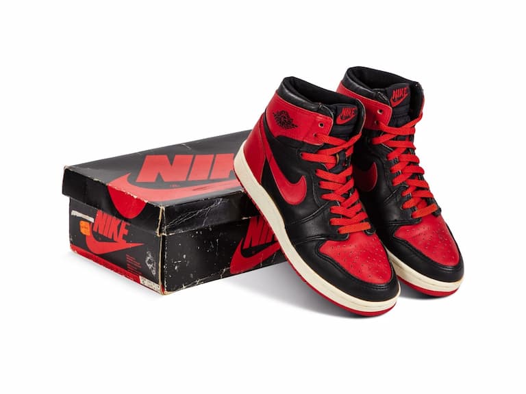 Air Jordan 1 Hi '85 "Bred" 元年版本預告「2025 年登場」，經典黑紅鞋王即將降臨！