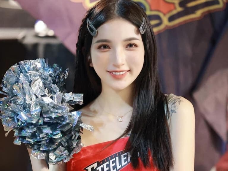 「鋼鐵女神」Dora 辣穿 CK 內衣炸裂熱舞！小公主變身小辣椒，網封「南臺灣最頂！」【野生抓正妹】