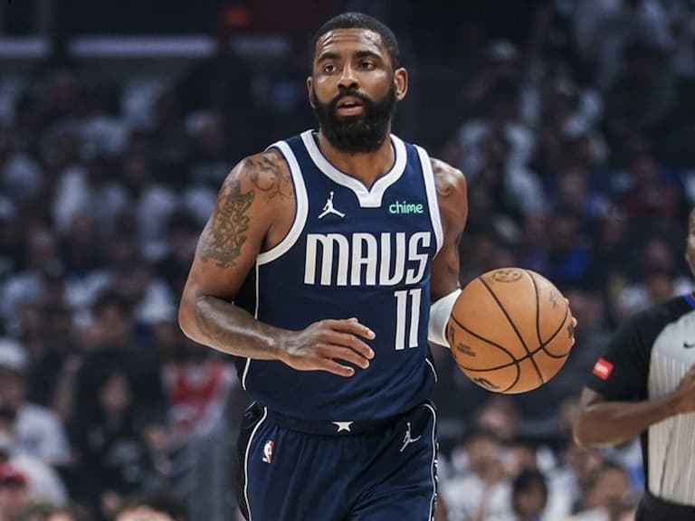 NBA/Kyrie Irving 超狂一條龍快攻上籃!全程無減速、連續換手運球讓詹皇也讚嘆!