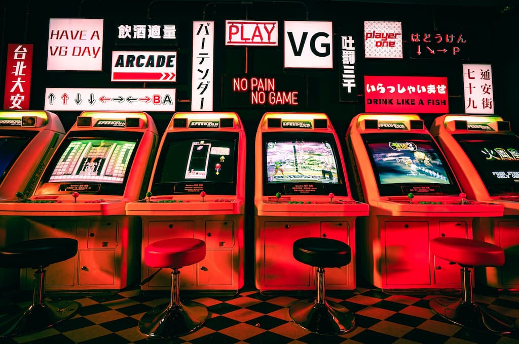 到底是電玩店還是酒吧？今晚就去 SPEEDRUN by VG Taipei，重燃 80 年代電玩熱潮！