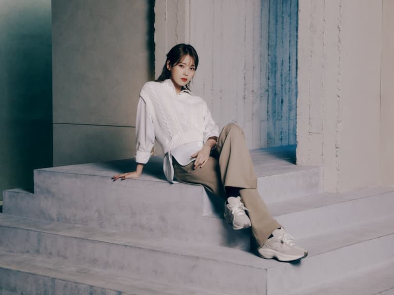 New Balance Grey Days 2024 限量鞋履登場,IU 再次領銜示範上腳!