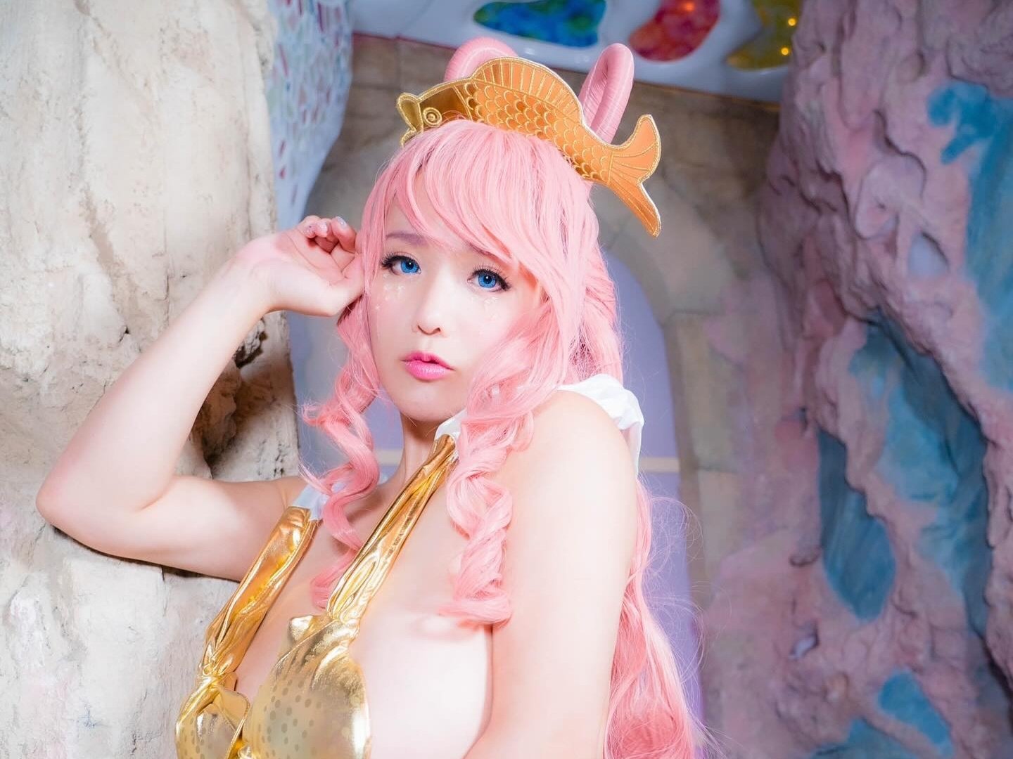 前 AV 女優澀谷果步性感扮成《航海王 ONE PIECE》「白星」，超大浮球包不住！【野生抓正妹】