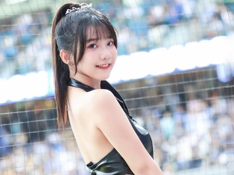 啦啦隊奶昔被封「富邦 IU」能甜能辣！現身台北東區炸出「豐滿身材」！【野生抓正妹】