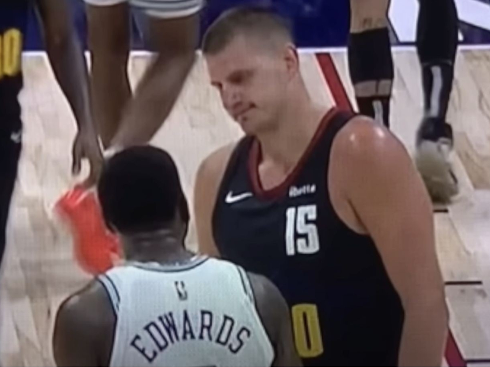 NBA／Nikola Jokic 不滿 Anthony Edwards 故意向金塊球迷揮手告別，怒找對方理論畫面曝光！