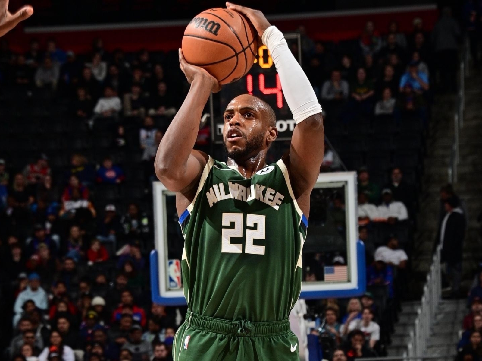 PLG／Khris Middleton 驚喜來台找表哥曼尼高，將出席新北國王主場比賽！