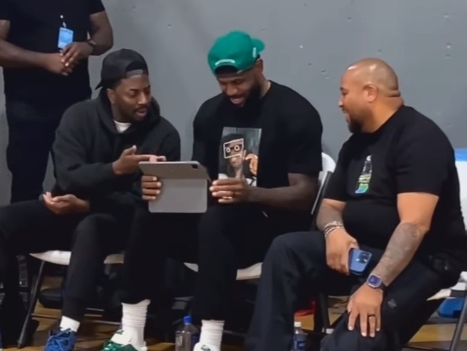 NBA／詹皇用 iPad 收看非法網站比賽直播遭網友抓包：「果然是省錢達人！」