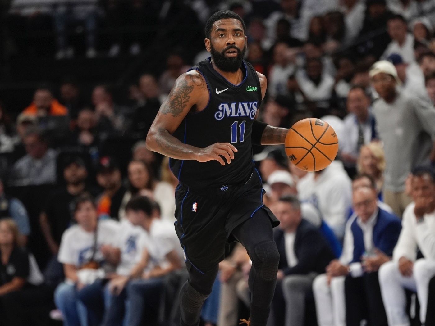 Kyrie Irving 私服搭配帥贏 Doncic？歐神仙造型比他的運球還好看！【NBA 球星穿搭】