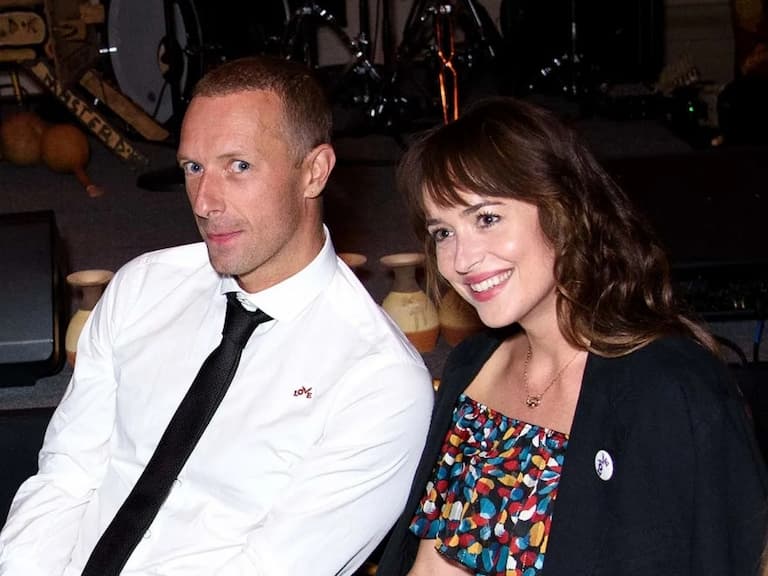 Coldplay 克里斯馬汀 Chris Martin 被粉絲爆料「單身」！疑似和達珂塔強生 Dakota Johnson 分手了！